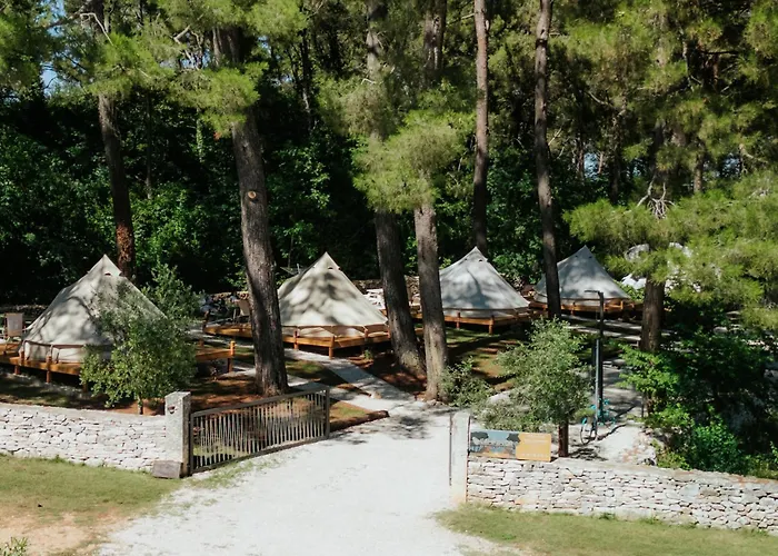 Camp \'Dvor\' Bell Tent Accommodation