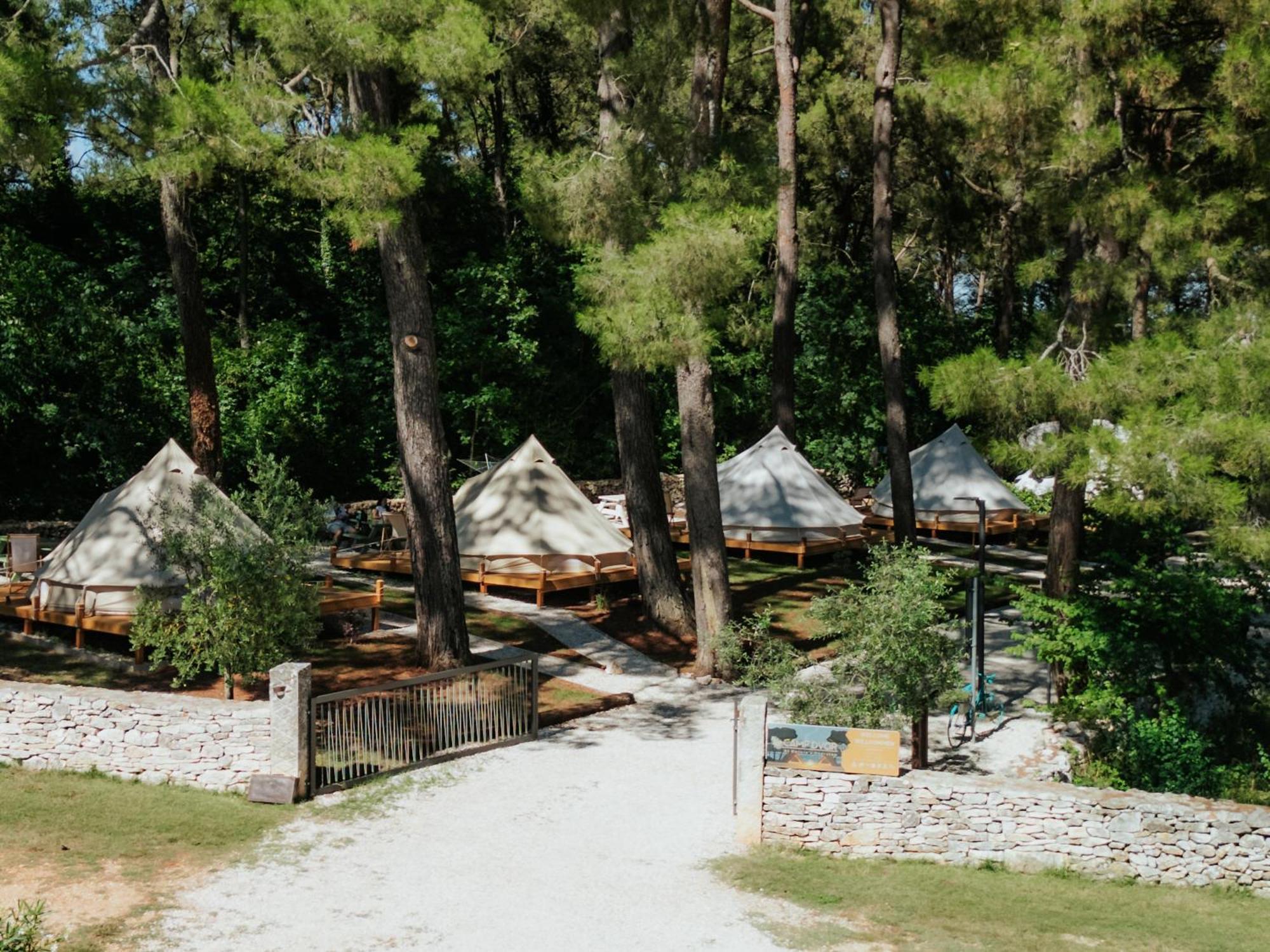 Camp 'dvor' Bell Tent Gasthuis 3*