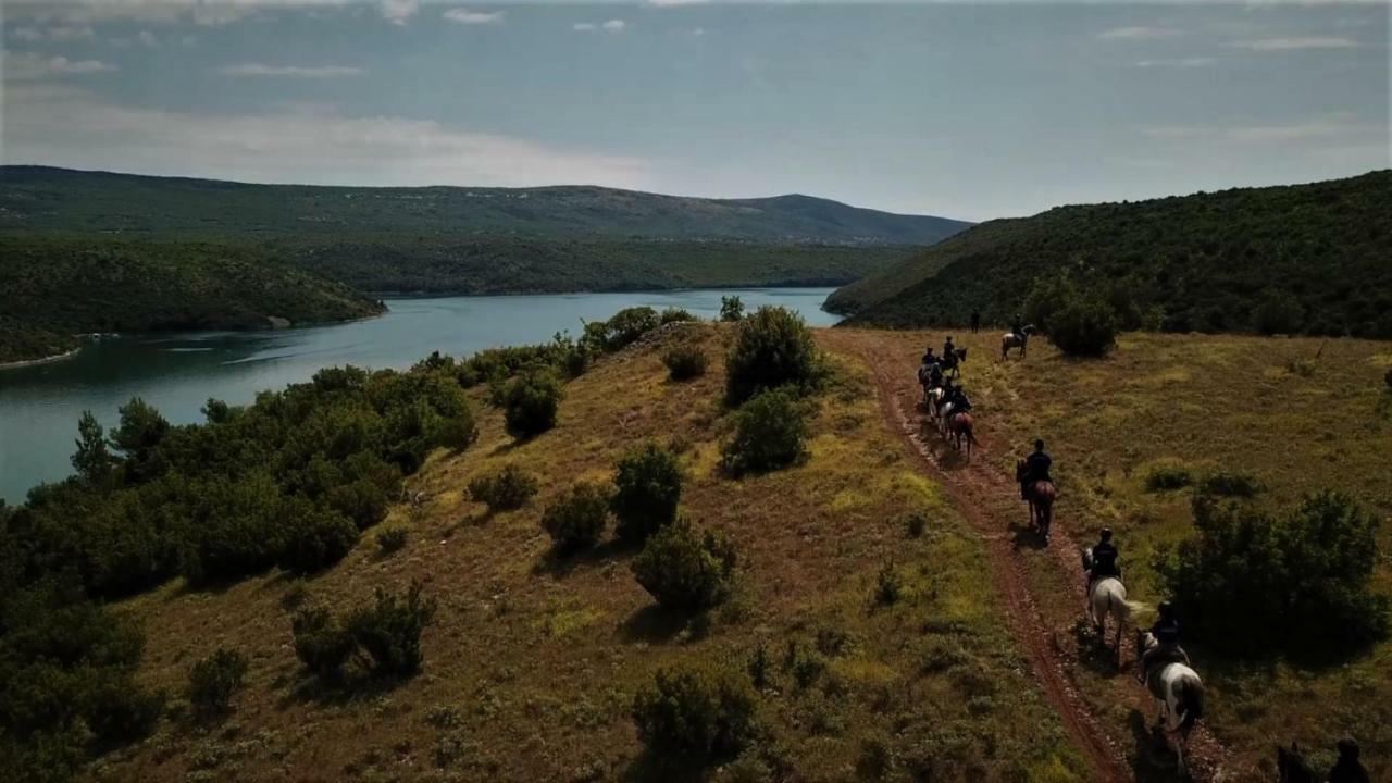 Camp 'dvor' Bell Tent 3* Manjadvorci